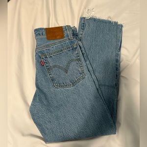 Levi’s wedgie straight Jean 24W 26L Raw Hem